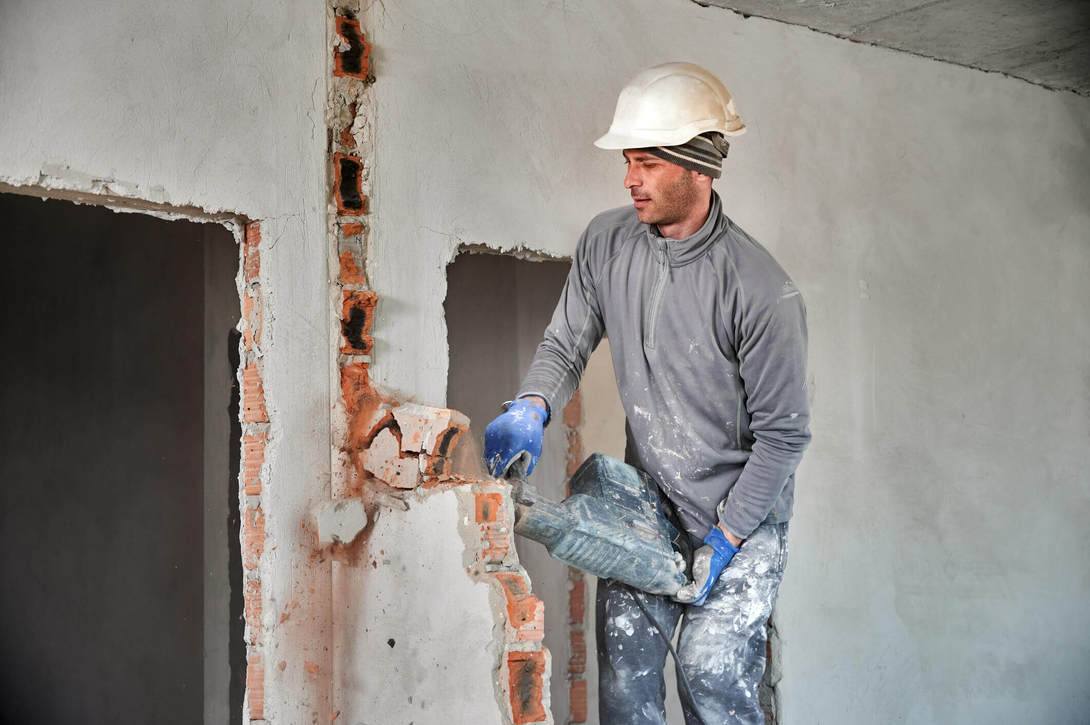 faites appel à un artisan spécialisé en rénovation à montrouge pour tous vos travaux : peinture, plomberie, électricité, menuiserie et aménagement intérieur. devis gratuit et prestations de qualité.