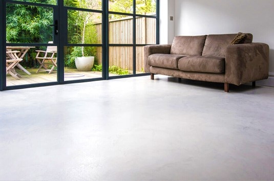 découvrez le coût du béton ciré pour sols : prix au m², facteurs influençant le tarif, conseils pour maîtriser votre budget et optimiser votre projet de sol en béton ciré.