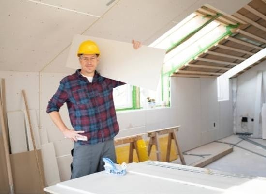 découvrez le coût du placo au m2 pour vos projets de rénovation : tarifs moyens, facteurs influençant le prix et conseils pour optimiser votre budget travaux.
