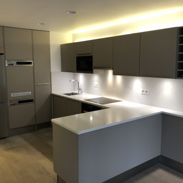 découvrez une cuisine moderne sur mesure à paris 75005 : conception innovante, matériaux de qualité et solutions personnalisées pour sublimer votre espace culinaire dans le 5e arrondissement.