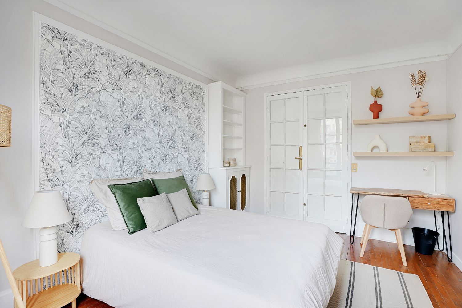 découvrez des idées et inspirations pour décorer une chambre dans le style du 15ème siècle : meubles d'époque, textiles riches et ambiance médiévale pour une chambre authentique et élégante.