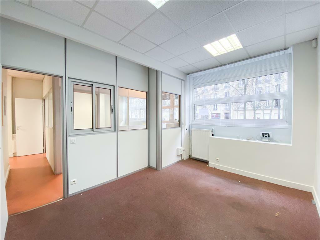 obtenez un devis rapide et personnalisé pour la rénovation de vos bureaux à paris 12. solutions professionnelles, travaux de qualité et accompagnement sur mesure pour transformer vos espaces de travail.