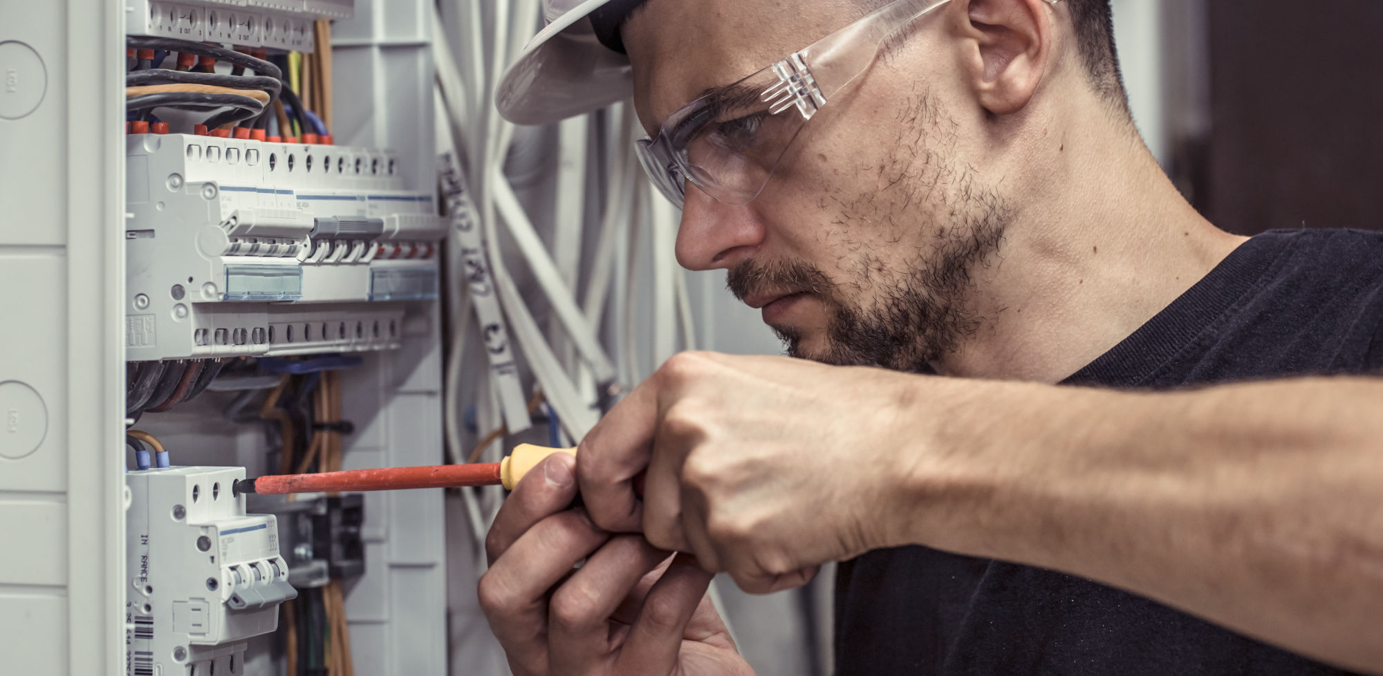 découvrez notre guide complet pour la préparation de vos travaux d’électricité à antony : conseils d’experts, étapes clés et bonnes pratiques pour réussir votre projet électrique en toute sécurité avec un électricien qualifié.