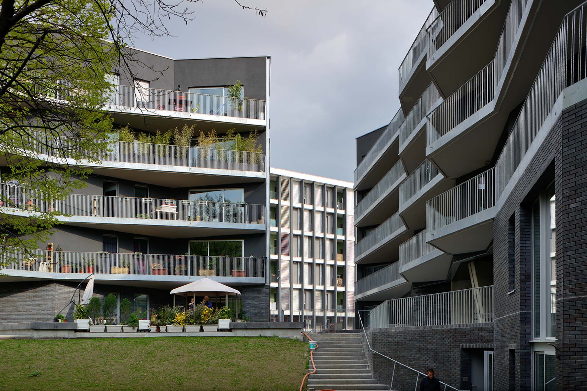 découvrez la transformation d’un immeuble de prestige situé dans le triangle d’or, désormais réaménagé en logements sociaux alliant élégance, accessibilité et cadre de vie exceptionnel.
