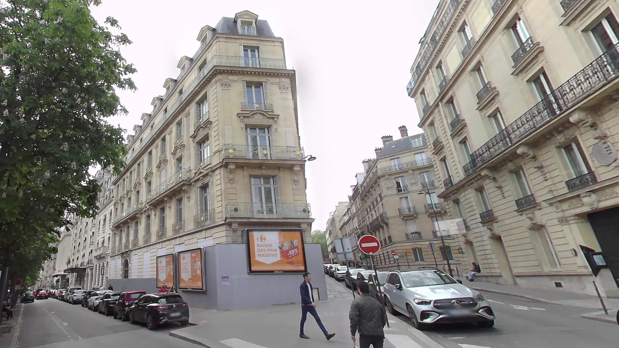 découvrez la transformation d'un immeuble de prestige en logements sociaux au cœur du triangle d'or : un projet inédit alliant charme architectural et engagement social dans l'un des quartiers les plus prisés.