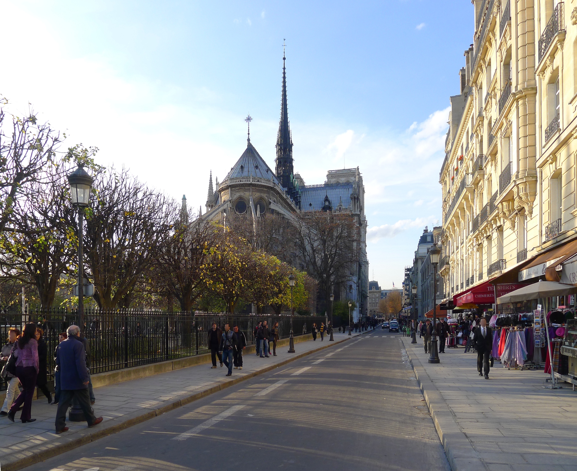 découvrez la métamorphose de la rue du cloître-notre-dame, un projet alliant histoire et modernité pour revitaliser ce lieu emblématique.