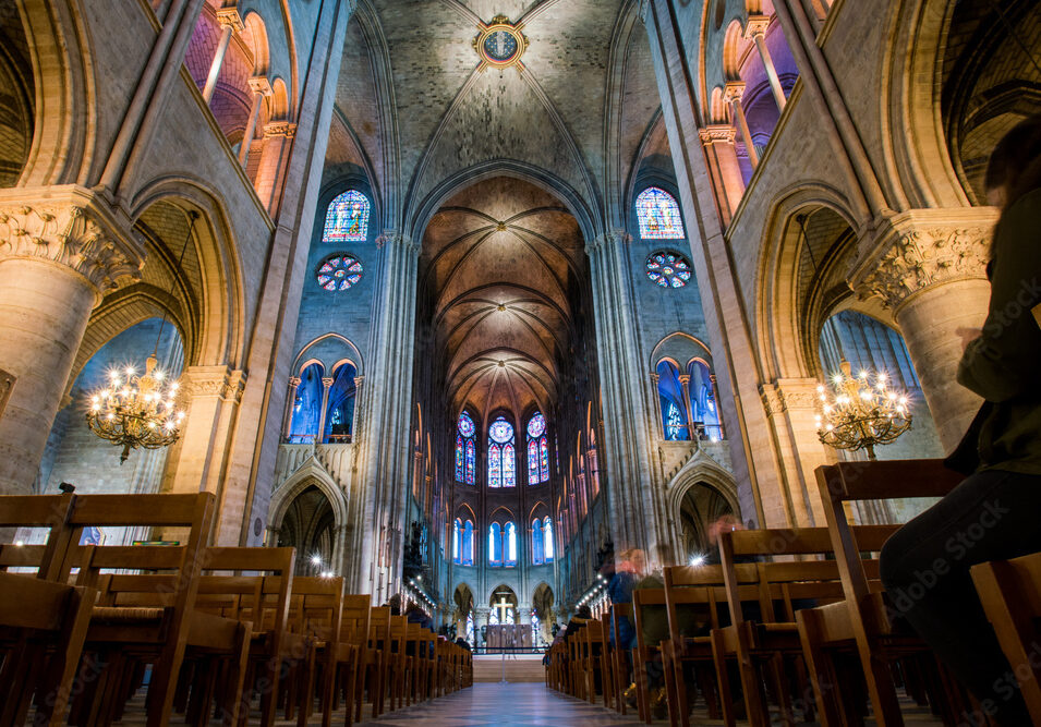 découvrez la métamorphose de notre-dame à l'horizon 2030 : un projet ambitieux de restauration et d'innovation, pour redonner vie à ce symbole historique de paris.