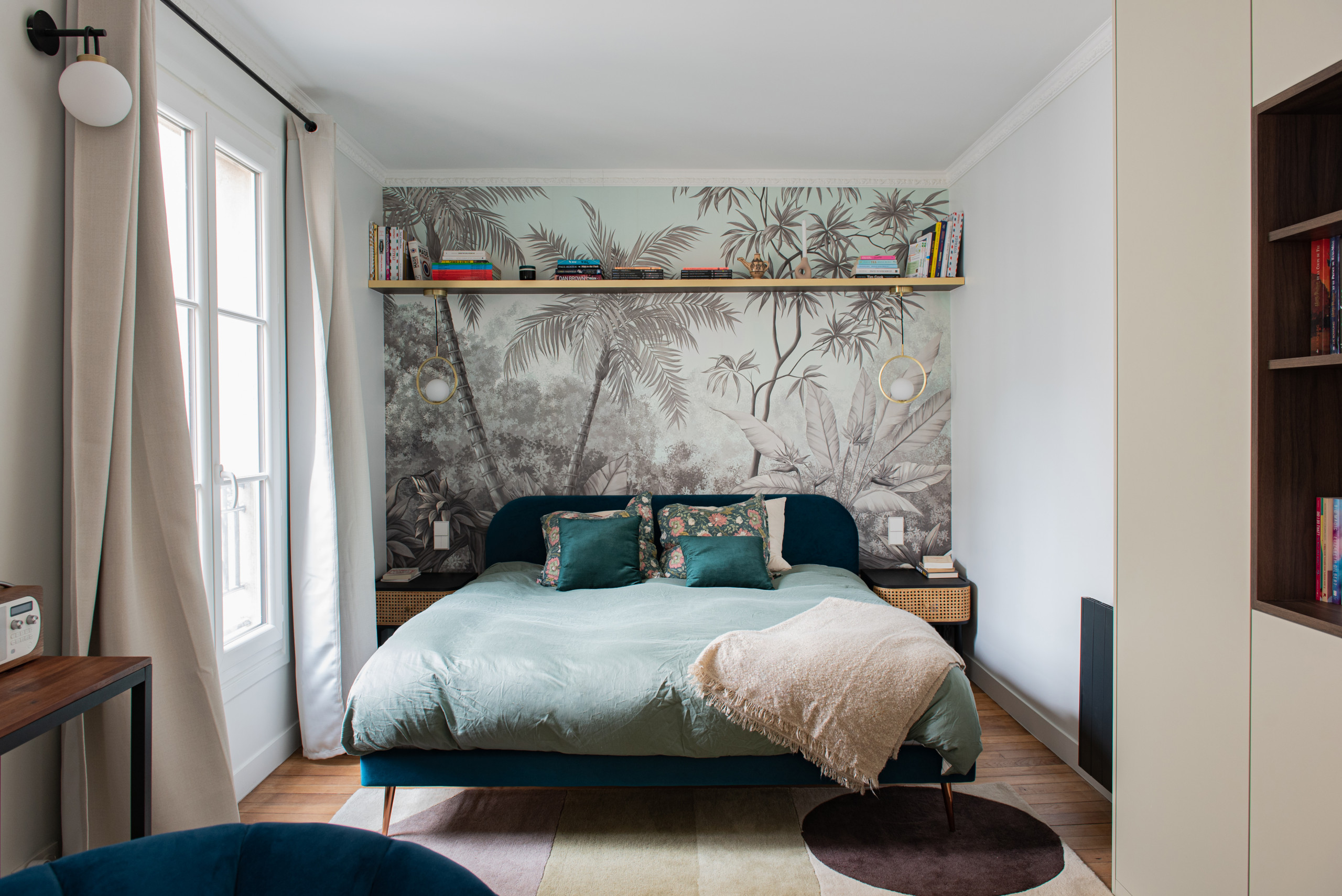 découvrez nos services de peinture chambre adulte à paris : conseils personnalisés, finitions soignées et choix de couleurs tendance pour créer un espace moderne et relaxant.