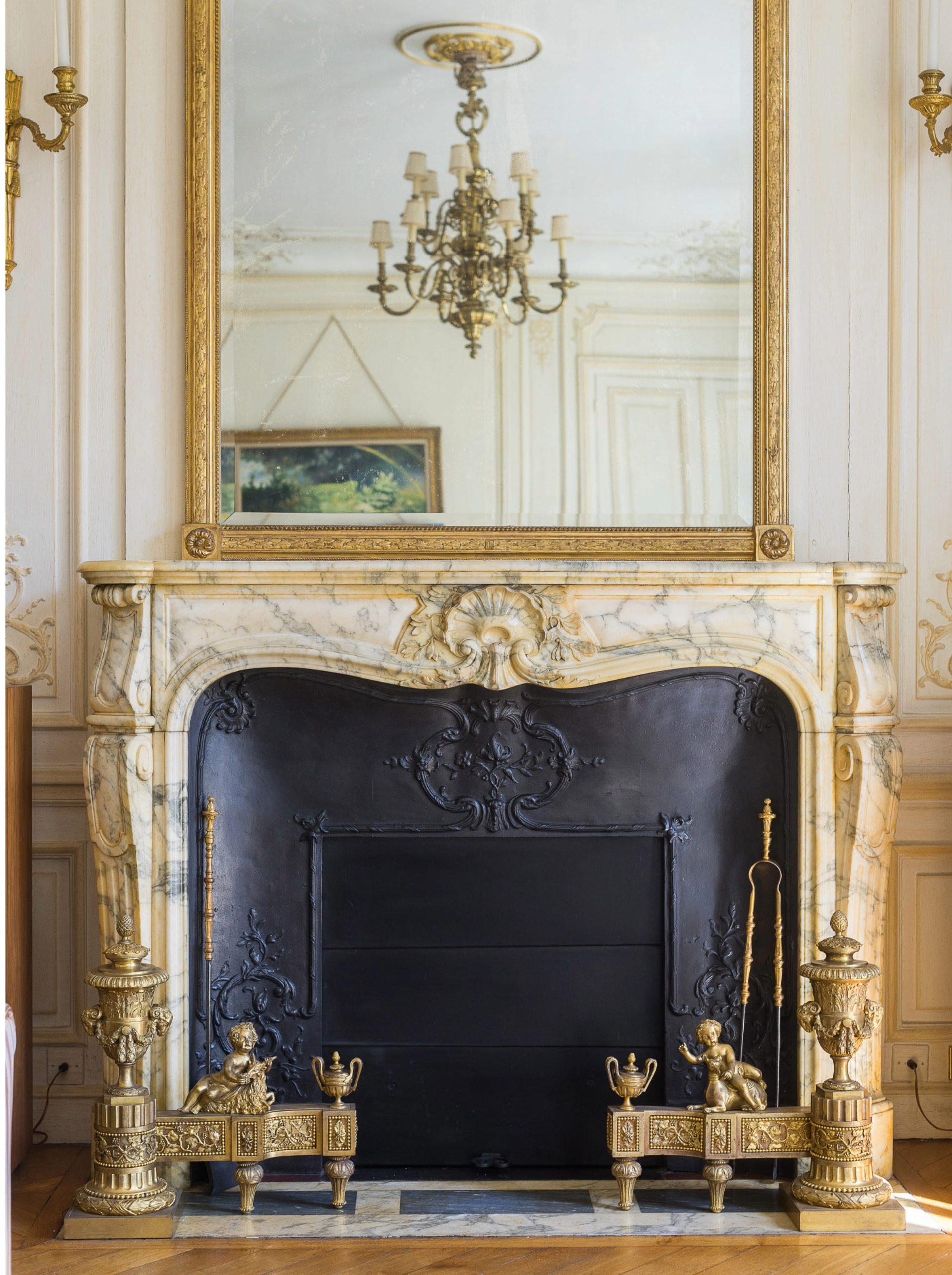 découvrez comment réaliser la peinture de votre cheminée à paris 7 en respectant les normes de sécurité et les contraintes techniques spécifiques. conseils d’experts, précautions et réglementation locale pour un résultat durable et sécurisé.