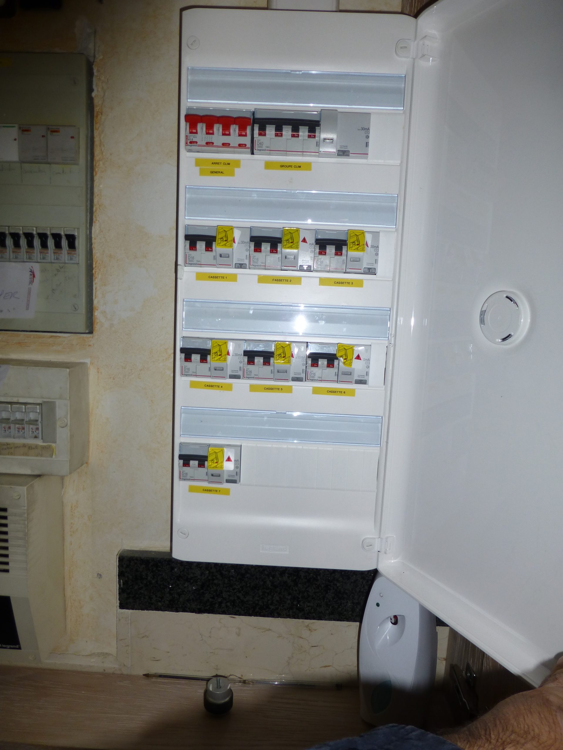 besoin d’un remplacement de tableau électrique à paris 75010 ? profitez d’une intervention rapide et conforme aux normes pour assurer la sécurité de votre installation électrique. devis gratuit et conseils personnalisés.