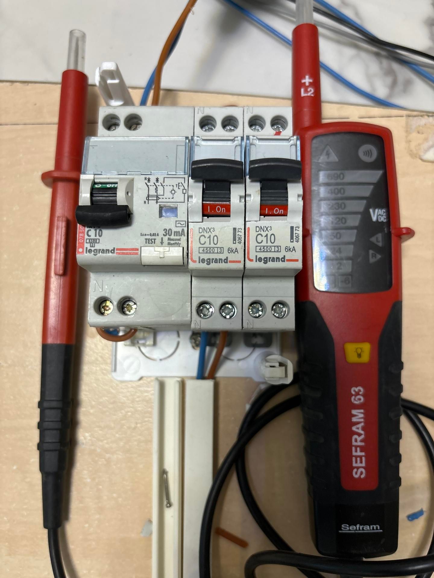 prenez rendez-vous facilement avec un électricien qualifié à bagneux. dépannage, installation ou rénovation électrique : intervention rapide et service fiable pour tous vos besoins électriques.