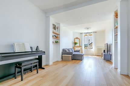 confiez votre rénovation intérieure à antony à des professionnels qualifiés. modernisez votre espace de vie avec des solutions sur-mesure : peinture, aménagement, revêtements et plus. demandez un devis gratuit !
