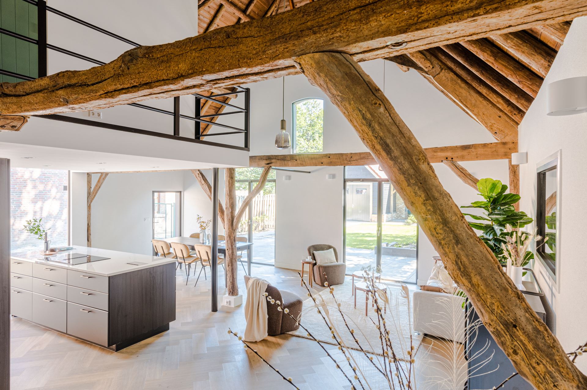 découvrez nos conseils et astuces pour réussir la rénovation d'une maison d'époque : préservation du charme ancien, choix des matériaux adaptés et modernisation dans le respect de l’authenticité.