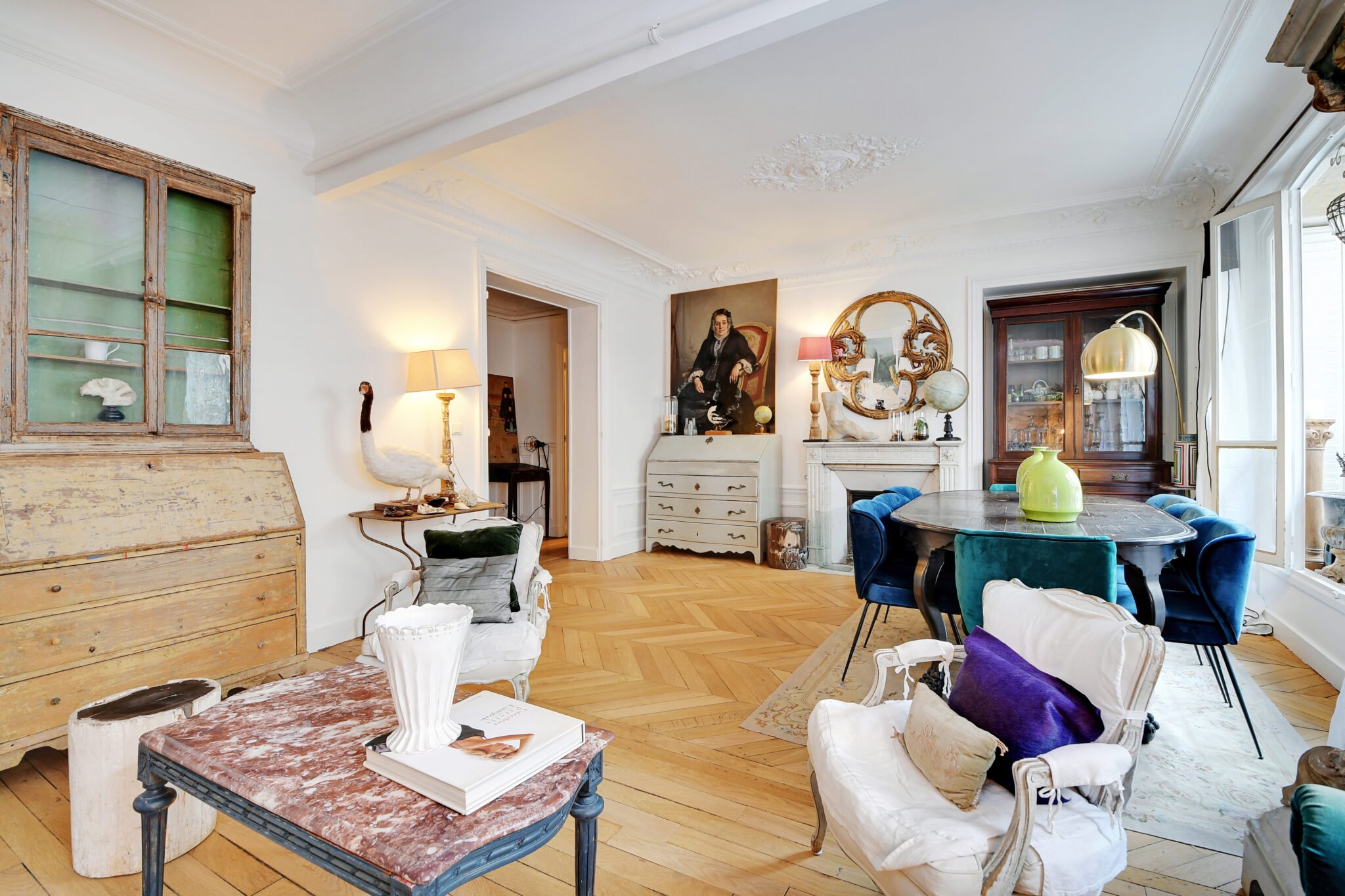 spécialistes de la rénovation de moulures à paris 75009, nous redonnons vie à vos plafonds et murs avec élégance. devis gratuit, savoir-faire artisanal et finitions soignées pour sublimer votre intérieur.