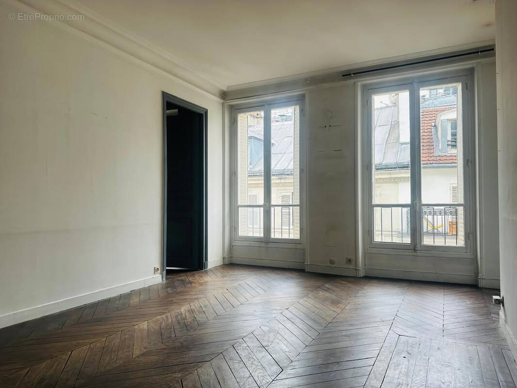 confiez la rénovation de vos moulures à paris 75009 à des experts. redonnez charme et authenticité à votre intérieur grâce à notre savoir-faire artisanal. devis gratuit et intervention rapide.