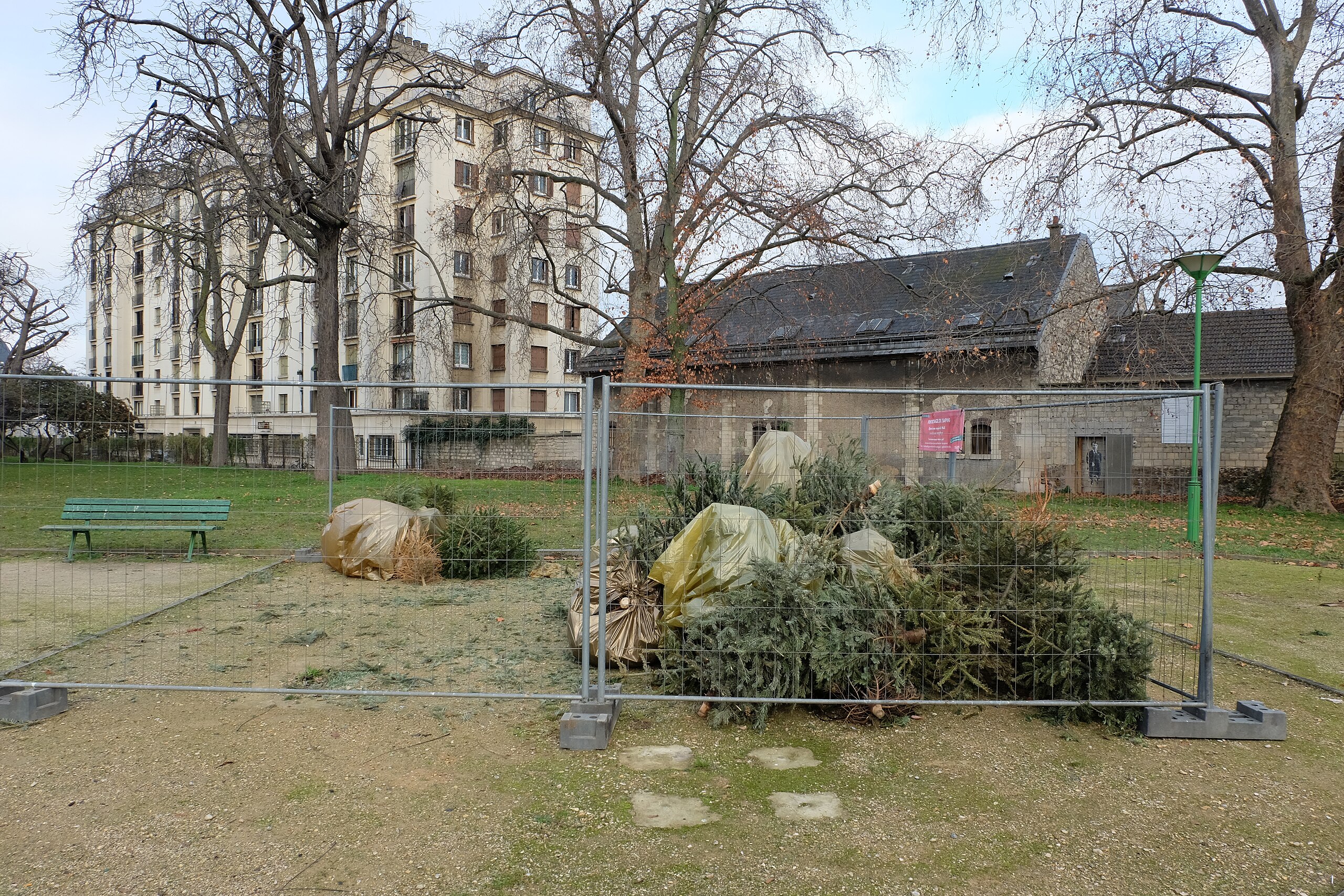 découvrez la réouverture du square marie-curie à austerlitz, un espace vert rénové idéal pour se détendre en plein cœur de la ville.