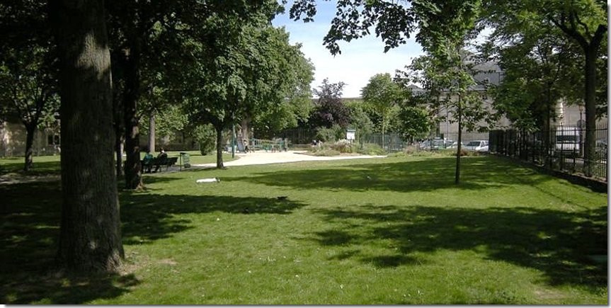 découvrez le square marie-curie, une oasis de verdure paisible au cœur d'austerlitz, idéale pour se détendre et profiter de la nature en ville.