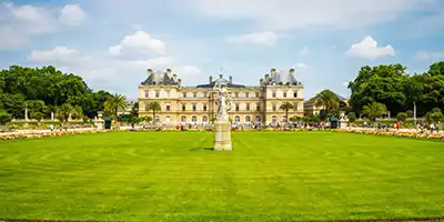 découvrez le square marie-curie, une oasis de verdure au cœur d'austerlitz, idéale pour se détendre et profiter d'un cadre naturel en ville.