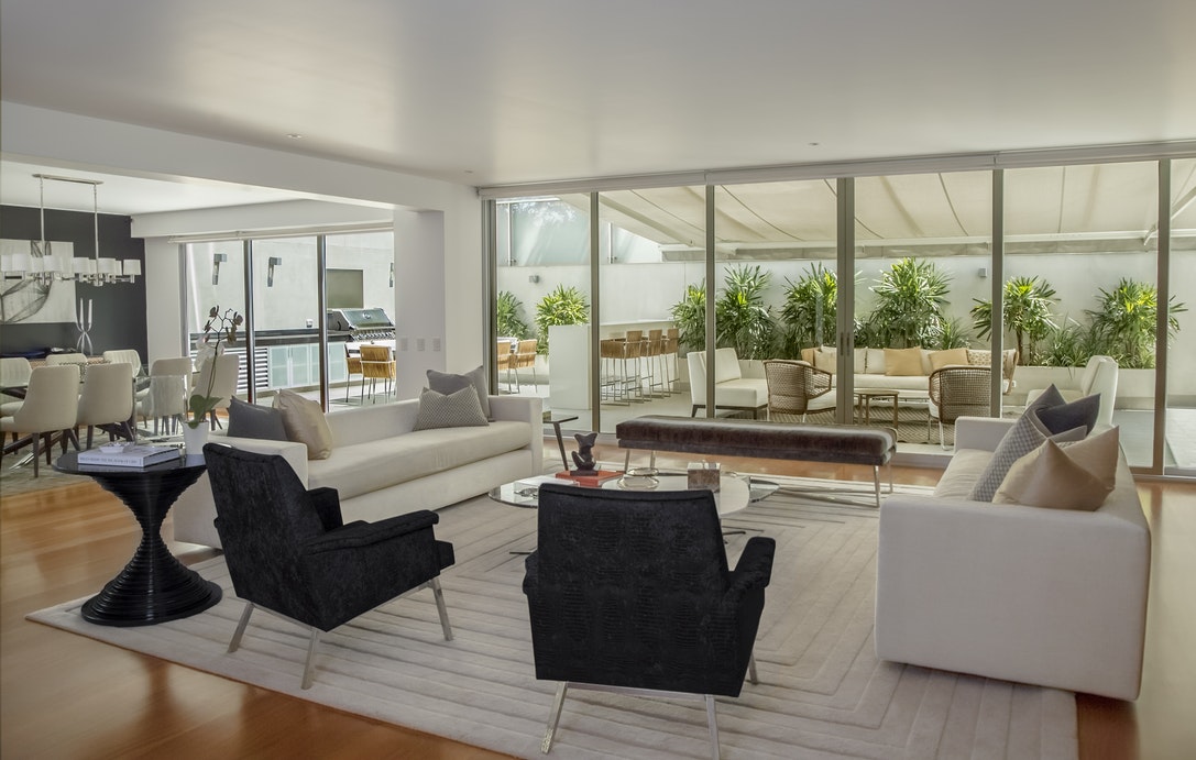 découvrez nos tarifs de rénovation maison au m² et obtenez des conseils pratiques pour bien gérer votre budget rénovation.